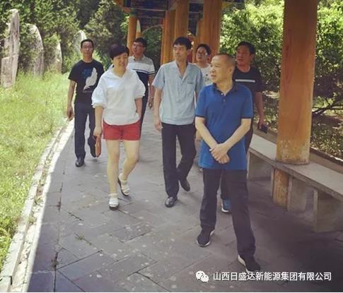 党日寻红光 展馆寄情思